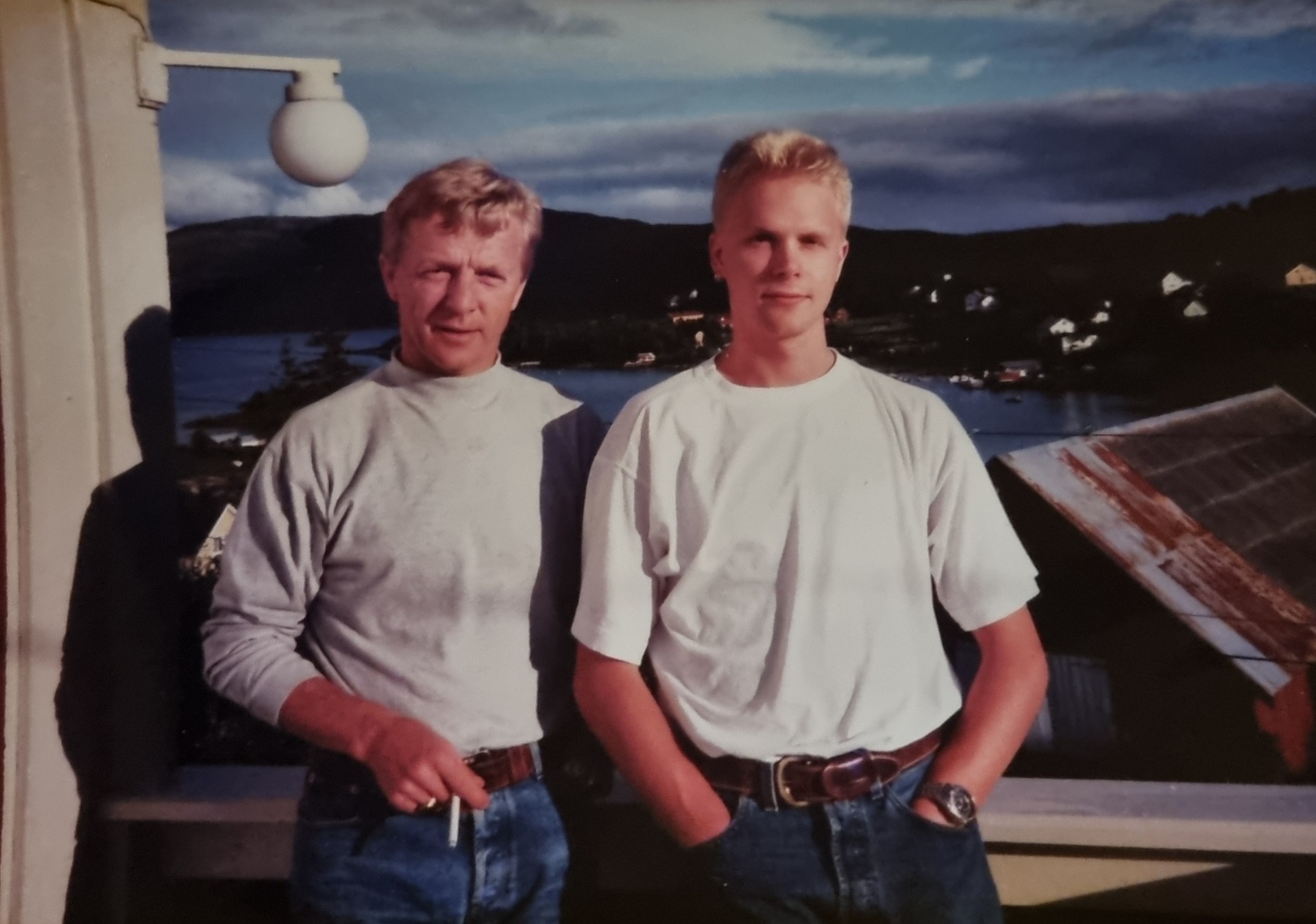 Jag och min far i farfars hus i Harstad